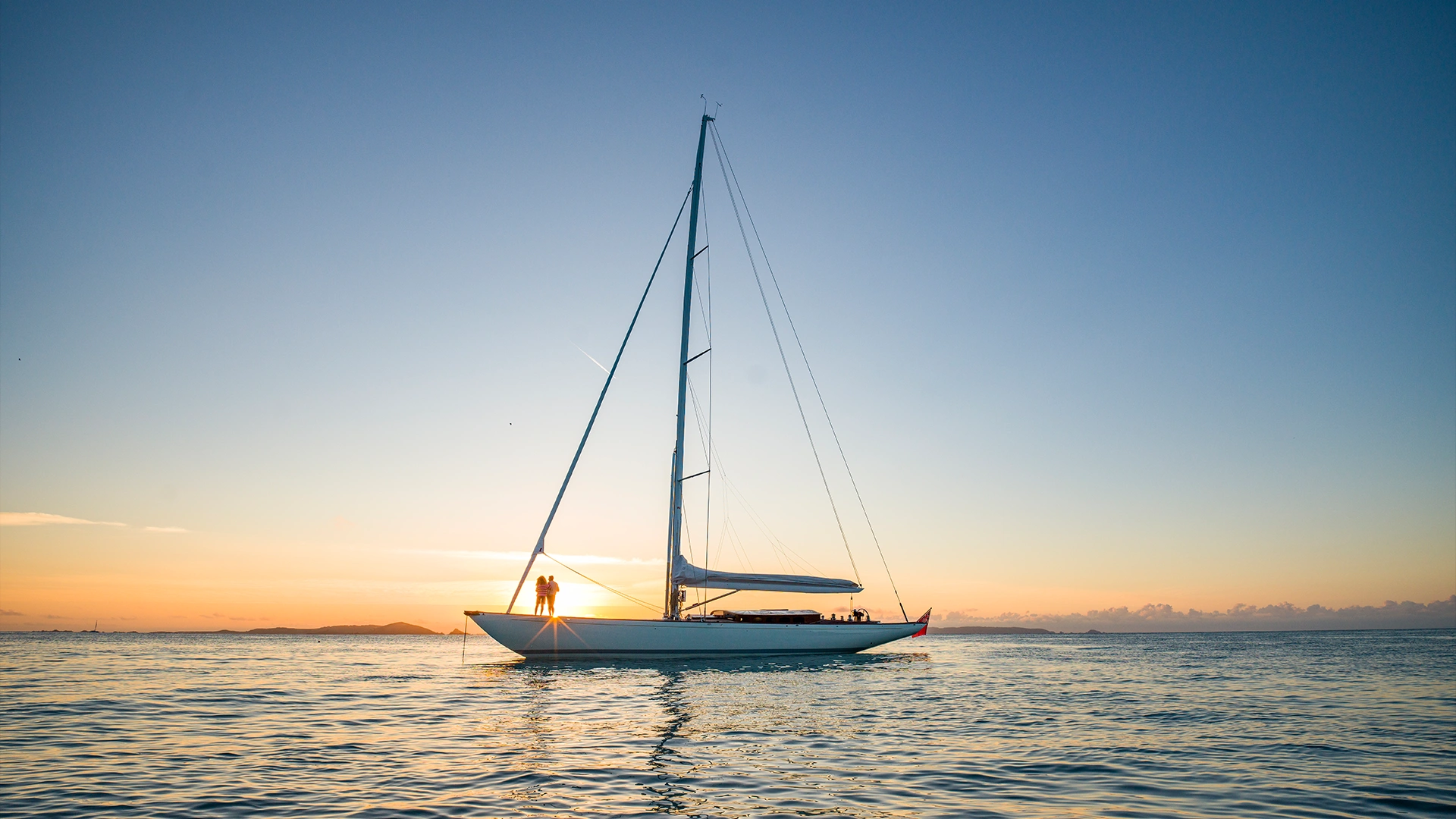 Yacht on horizon | Spirit Yachts | Linassi+Co